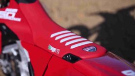 How to accessorize your new Desmo450 MX motocross bike with Ducati Performance Accessories_0.00.20.00