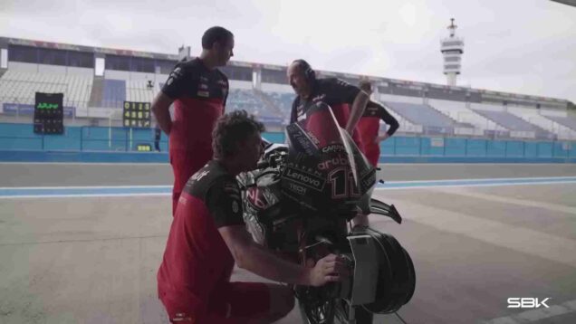 FIRST IMAGES Bulega and Lecuona tests the new Ducati V4 R 2025 WorldSBK_0.00.00.00